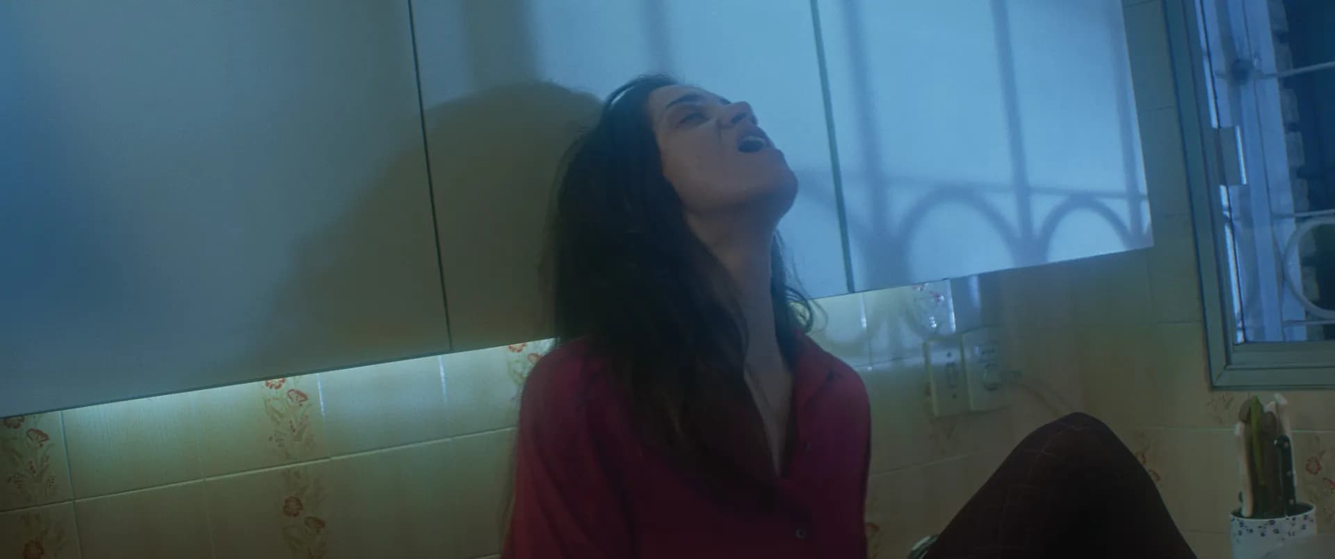 Muerto con Gloria / Любовник от отвъдното / Ghosting Gloria (2021)