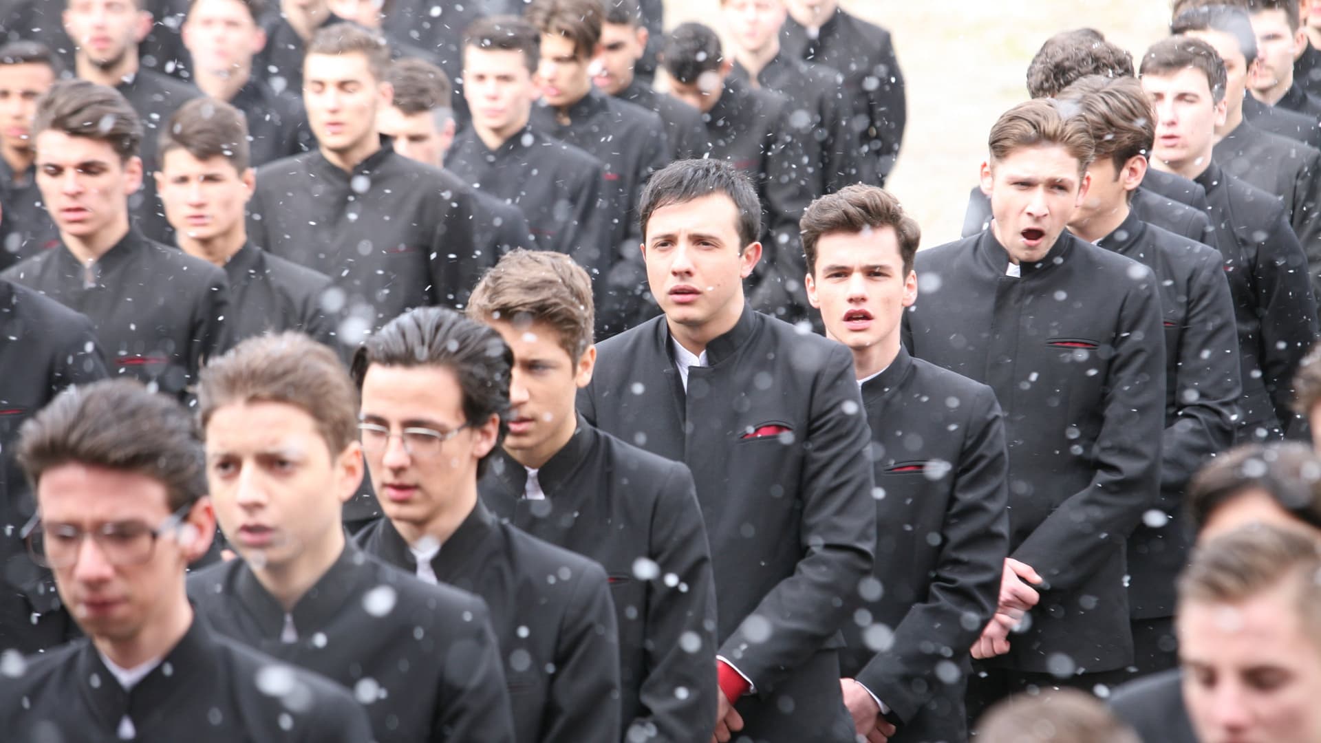 Un pas în urma serafimilor / На крачка зад Серафима