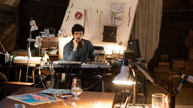 Les magnetiques / Неустоими (2021)